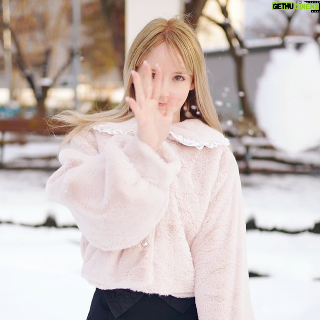 Gemma Louise Instagram - 山形県に来ました〜 雪楽しい!☃️ I came to Yamagata prefecture! It is very snowy! #snow #雪 #山形 #yamagata