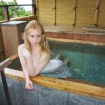 Gemma Louise Instagram - こんばんは！温泉風呂入りました(//∇//) YouTubeもアップしましたので私のストーリーチェックしてね！ Hi everyone! I entered a Japanese open air onsen bath! I also put it on YouTube so please check my story! #温泉 #露天風呂