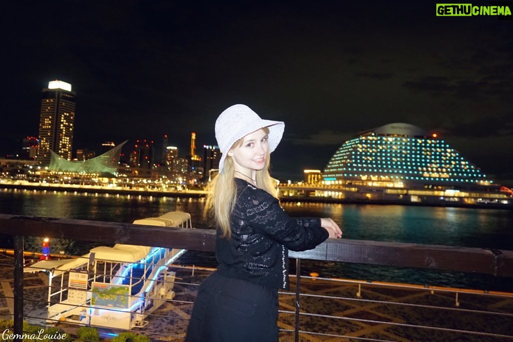Gemma Louise Instagram - 神戸ポートめっちゃ綺麗🛥️ #神戸 #kobe #kobeport #神戸旅行 #japan 神戸ポートタワー