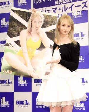 Gemma Louise Instagram - Calendar release event! ジェマ・ルイーズ2023カレンダー発売イベントお疲れ様でした！！✨

皆さん、お会いに来て本当にありがとうございました！本当に嬉しいです。
ブックファーストさんもありがとうございました♥️
My calendar release event was held yesterday! Thankyou to everyone that came!

写真：日刊スポーツ（撮影・鈴木正人）