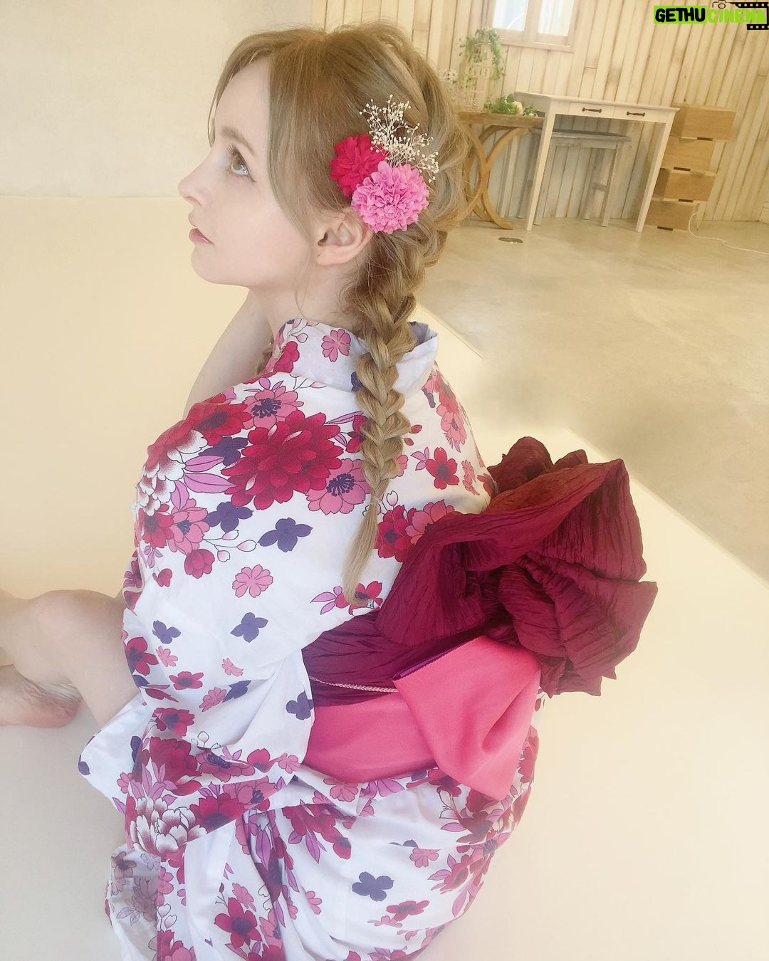 Gemma Louise Instagram - 浴衣🌸もうすぐ桜だね!#浴衣 #桜 #モデル #桜2023 #可愛い