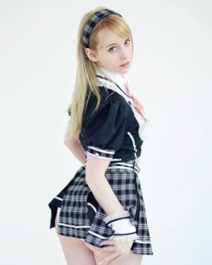 Gemma Louise Instagram - おはよう(｀・∀・´) #制服