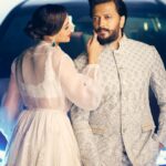 Genelia D'Souza Instagram - Hai naaa Deshmukh ???? @riteishd Managed by - @ayushpadukone Stylist @castelino_priyanka Team @labelblive Hmua @rishinaacharya Outfit @ridhimehraofficial Accessories @karishma.joolry Photographer @rohnpingalay Video by @dp_dineshprajapati