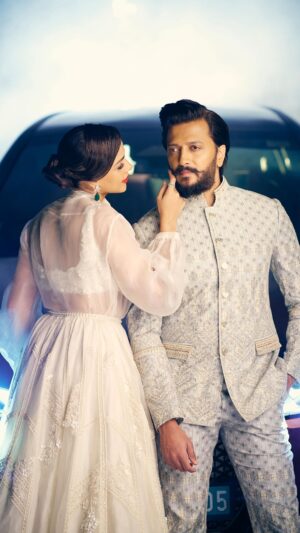 Genelia D'Souza Instagram - Hai naaa Deshmukh ????
@riteishd 

Managed by - @ayushpadukone 
Stylist @castelino_priyanka
Team @labelblive 
Hmua @rishinaacharya
Outfit @ridhimehraofficial
Accessories @karishma.joolry
Photographer @rohnpingalay
Video by @dp_dineshprajapati