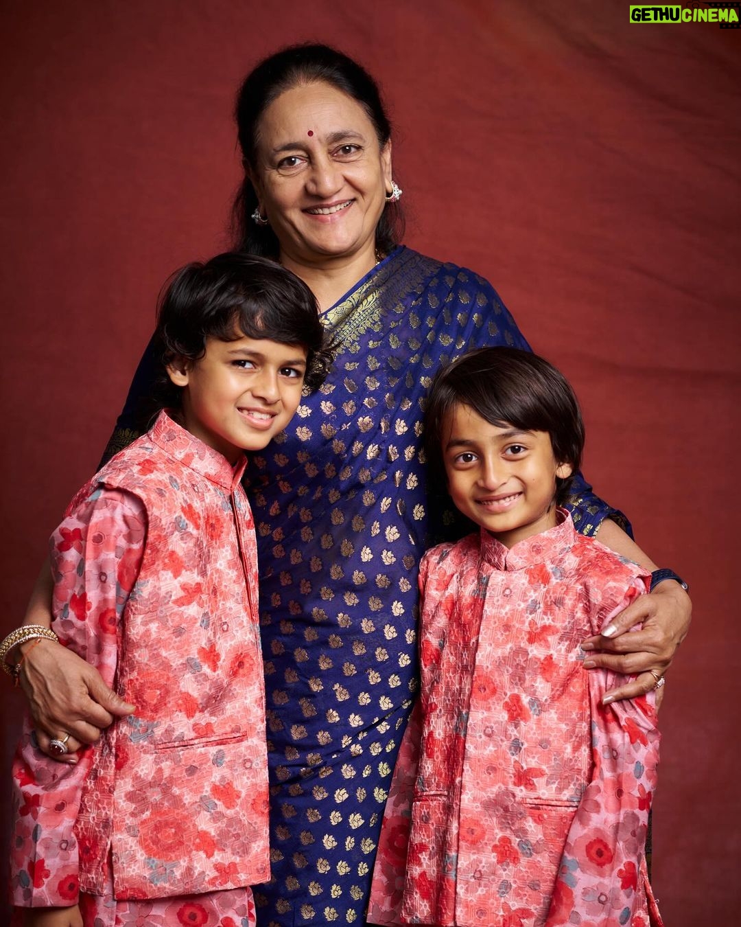 Genelia D'Souza Instagram - Dearest Aai, Thank you for teaching me what a progressive woman looks like, thank for for loving me like your own, thank you for improving my Marathi everyday and most of all thank you for being my Aai 💚 Happy Birthday Aai 💚 No one can ever have the grace like you do