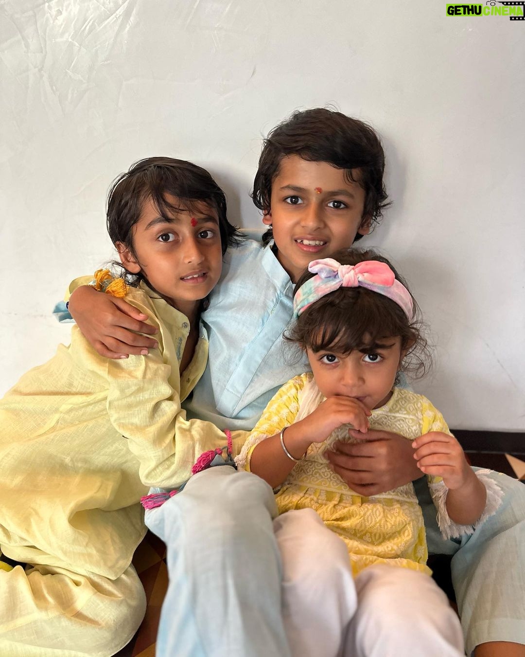 Genelia D'Souza Instagram - Happy Birthday My Darling Little Nitara.. You are the only little girl amongst Riaan, Rahyl and Nievo but I love that even at this age of 3years, you have all 3 of them wrapped around your little finger .. The world is yours baby gurl - Go get it.. And always remember to keep that sparkle in in your eye and smile on your face going We Love you đđđ @nigeldsouza12 @ensaluja