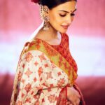 Genelia D’Souza Instagram – Happiness đđđ
Managed by – @ayushpadukone
Outfit – @gaurangofficial
Jewellery- @shriparamanijewels
Shoes – @fizzygoblet
Makeup and hair – @rishinaacharya
Style by – @who_wore_what_when
@d.shubham_j @_chaitanya_2295
Photography- @rohnpingalay