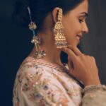 Genelia D'Souza Instagram - “You don’t have to have it all sorted to move forward, Just take the next step” WHICH LOOK DO YOU LIKE THE MOST????? Management : @chandnidholakia1989 @ayushpadukone Makeup : @rishinaacharya Hair :@jyoti_love13 Styling : @who_wore_what_when Photos : @rohnpingalay Look 1 : 👗@sarojjalan 💎@jagdishjewellerschandigarh 👜@lovetobag Look 2 : 👗@tamannapunjabikapoor 🥿@shilpsutra 💎 @motifsbysurabhididwania 👒@shopziddi Look 3 : 👗@aisharaoofficial 💎@amamajewels 👜@ornatte.in 💄💇‍♀️ @khyatimalhotra558 @ishansupriyamilind