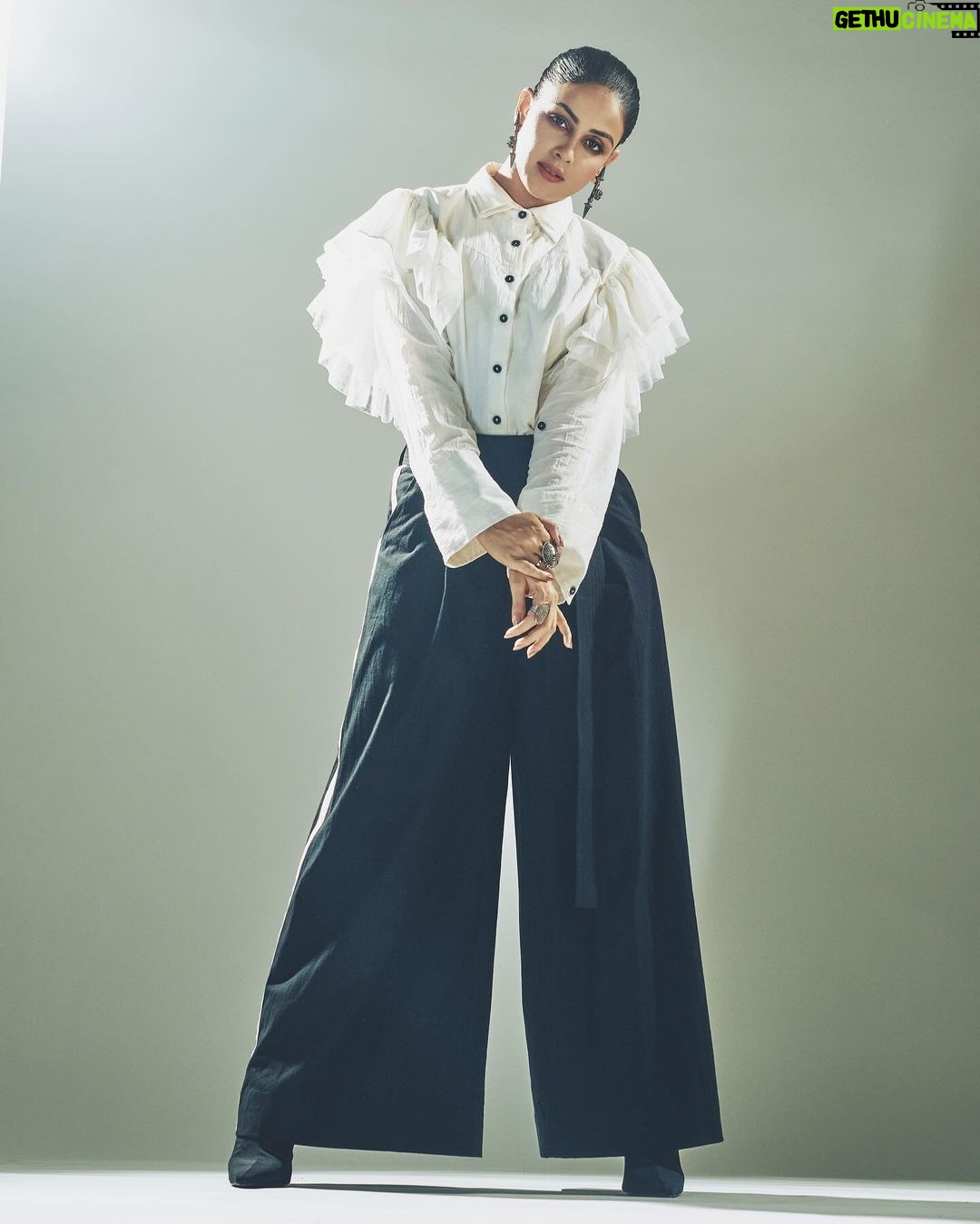 Genelia D'Souza Instagram - “To be yourself in a world that is constantly trying to make you something else is the Greatest accomplishment “ Managed by - @ayushpadukone Outfit : @chola_the_label Jewellery : @koharbykanika Makeup : @richie_muah Hair : @nidhiagarwalmua Photos : @harneshjoshi