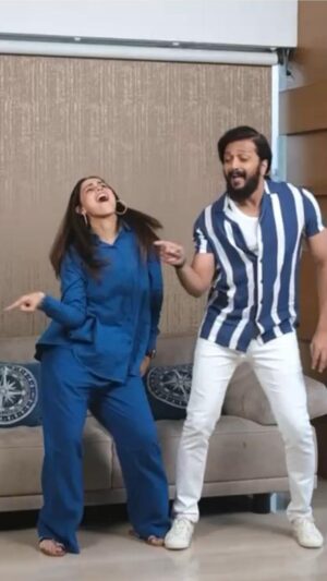 Genelia D'Souza Instagram - We are back! And this time it’s about the pending payments fiasco..

Check out our latest banter to find out who saved our day.

#PayZapp #AnyoneAnywhereAnyhow #HDFCBank #UPI #PayYourWay #ad