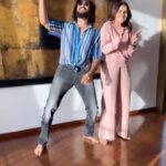 Genelia D'Souza Instagram - Have to dance when it’s #dilmeinbajiguitar♥️🎸 - this Marathi version from #srideviprasanna produced by @kumartaurani @girishkumartaurani & @tips is equally rocking. Best wishes to the entire cast @saietamhankar @sidchandekar