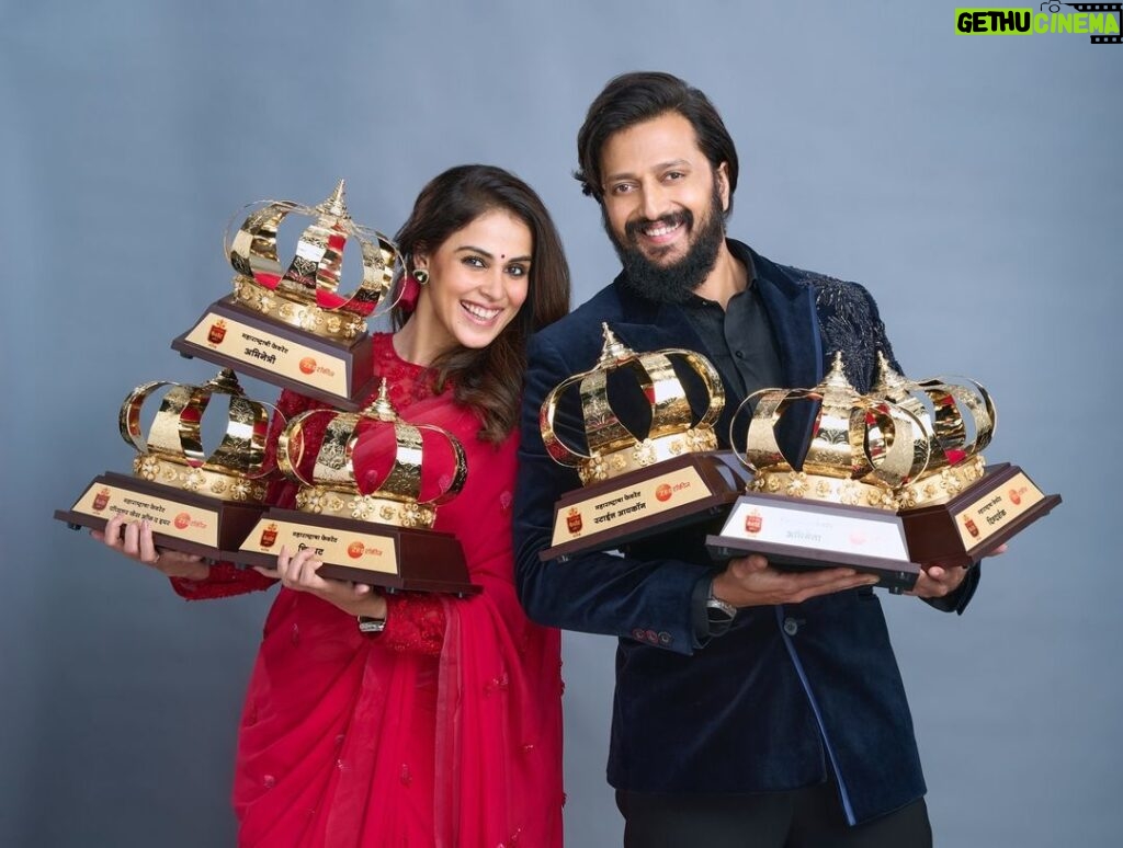 Genelia D'Souza Instagram - What an incredible night !!! VED was honoured with Maharashtracha Favourite Kaun : Best Film (@mumbaifilmcompany) Best Director (@riteishd) Best Actor(Female- @geneliad ) Best Actor (Male- @riteishd ) Best Song (Sukh Kalale- @ajayatulofficial ) Best Singer Male (@ajayatulofficial Ved Tujha) Best Singer Female (@shreyaghoshal Sukh Kalale) Popular Face of the Year (@geneliad) Style Icon of the Year (@riteishd) We want to express our immense gratitude for this honour, a big thank you to everyone who voted for us. @zeetalkies & @bavesh123 thank you - for this will be remembered for a lifetime.