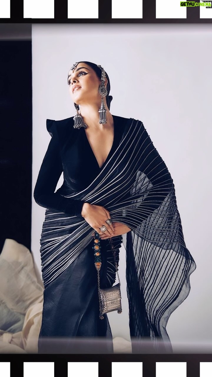 Genelia D'Souza Instagram - Thank you 2023 - You have been kind Walking into 2024 - can’t wait to see what’s in store for me Happy last day of the year and greetings for the New Year 💚