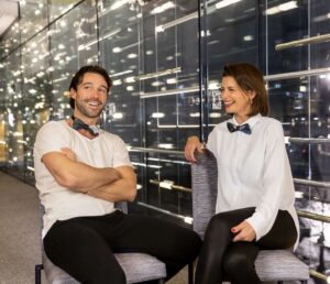 Geneviève Guilbault Instagram - Le mois de novembre est terminé, mais la lutte contre le cancer de la prostate se poursuit toute l'année. Merci à @jscarpellino d'appuyer la cause avec moi grâce à nos noeuds @procureqc! 💙