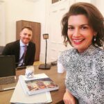 Geneviève Guilbault Instagram - Retour à l'@assnatqc avec mon fidèle complice! Assemblée nationale du Québec