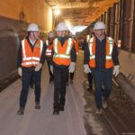 Geneviève Guilbault Instagram - Visite du chantier du tunnel Louis-Hippolyte-La Fontaine, pour constater l'ampleur des travaux et remercier mes équipes de @transports_quebec, de Renouveau La Fontaine et autres partenaires, grâce à qui nous pourrons conserver notre tunnel pour les prochaines décennies. 🛣 Avez-vous votre plan B pour lundi? Pour consulter les alternatives à l'auto solo 👉 https://bit.ly/3DxlmOf 📸 @pat_lachance Montreal, Quebec