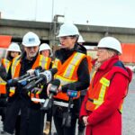 Geneviève Guilbault Instagram - Ma collègue @marilyne.picard et moi avons confirmé aujourd'hui le début de la construction du nouveau pont de l'Île-aux-Tourtes, dont les travaux ont débuté le 4 décembre dernier. Mise en service devancée à partir de 2026. 🌁 Nous savons que la situation est extrêmement difficile entre-temps dû à la fermeture de voies périodique sur le pont actuel. Nous travaillons constamment sur de nouvelles mesures d'atténuation, en plus de celles déjà en place. Pour connaître vos options et obtenir toute l'information: 🔹️ www.quebec.ca/transports/projets-routiers/montreal/pont-ile-aux-tourtes 🔹️ www.facebook.com/profile.php?id=61554016636185&mibextid=LQQJ4d Senneville, Quebec