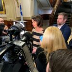 Geneviève Guilbault Instagram - Rentrée parlementaire! 💥 🎥 💬🎤 Assemblée nationale du Québec