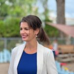 Geneviève Guilbault Instagram - On finit bien la semaine avec un engagement important pour nos familles. 👨‍👩‍👧‍👦👍 Si nous avons le privilège de former à nouveau le gouvernement le 3 octobre prochain, chaque enfant aura accès à une place subventionnée à 8,70$ par jour. Des services de garde éducatifs de qualité, à un coût équitable, et plus d'argent dans les poches de nos familles! Quebec, Quebec