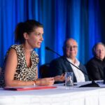 Geneviève Guilbault Instagram - Nous terminons aujourd'hui notre caucus des députés de la @coalition_avenir_quebec, où j'ai notamment présenté à mes collègues les grands projets en @transports_quebec pour l'automne. Rendez-vous dès la semaine prochaine à l'@assnatqc! 🙋‍♀️ Saguenay