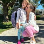 Geneviève Guilbault Instagram - Ma petite Capucine fait son entrée à la maternelle! 🥹 À tous les parents un peu émotifs, à toutes nos équipes-écoles, et bien sûr, à tous nos jeunes, bonne rentrée! 🍎 Quebec, Quebec