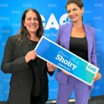 Geneviève Guilbault Instagram - Bienvenue @marie.anik_shoiry! 💙 Notre excellente candidate de la @coalition_avenir_quebec dans #JeanTalon! Sainte-Foy, Quebec