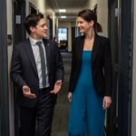 Geneviève Guilbault Instagram - Je poursuis mes rencontres de consultation pour trouver des solutions au financement du transport collectif. Merci à @stephaneboyer.laval et @val_plante pour la qualité de nos échanges. Communauté métropolitaine de Montréal