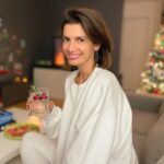 Geneviève Guilbault Instagram - Qui d'autre a encore son sapin, ses décos et ses biscuits de Noël? 🙋‍♀️🎄🍥 Saint-Augustin-de-Desmaures