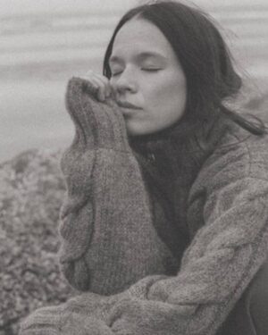 Genevieve Kang Instagram - dreamy FW 23 @ozma_of_california, shot by @cristinagareau 🤍