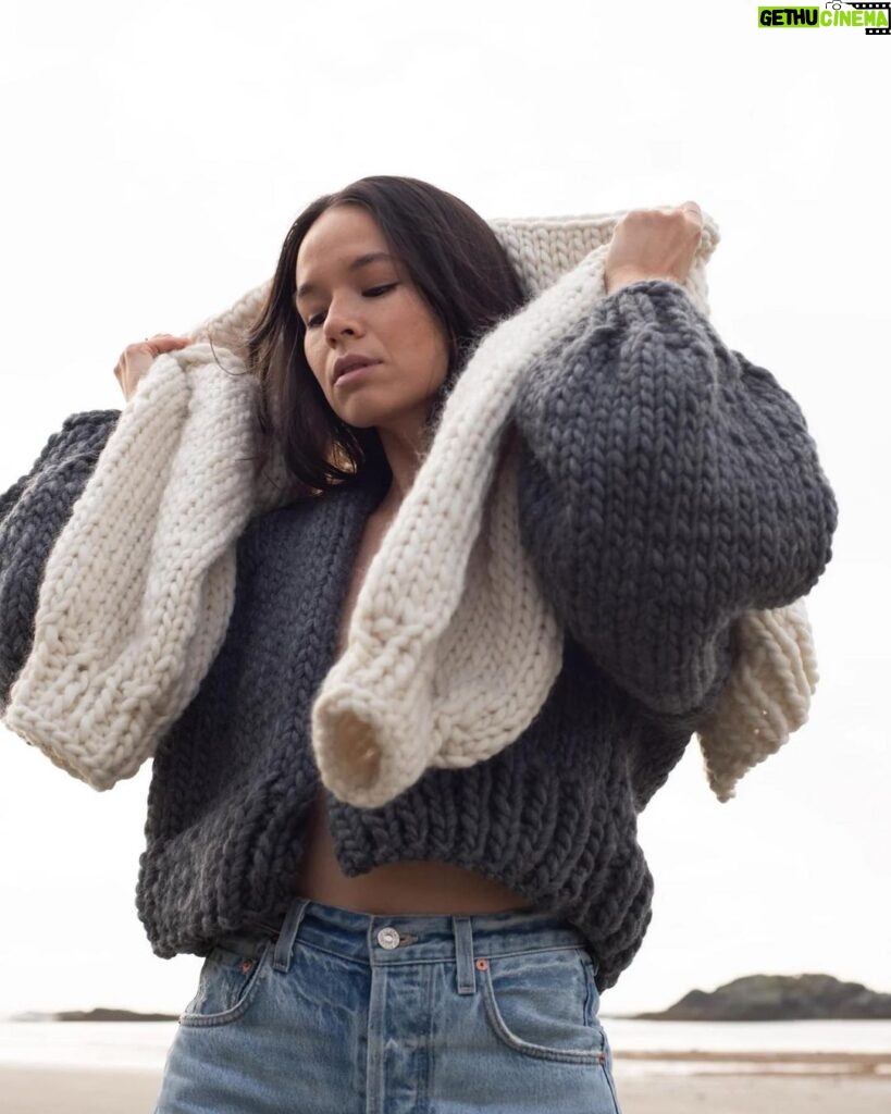 Genevieve Kang Instagram - gorg @dianerudge knits for @confluence.nimmobay, shot by @cristinagareau