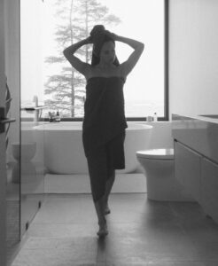 Genevieve Kang Instagram - @slowtide x @saltwoodbeachhouse / shot by @cristinagareau
