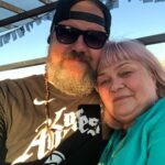 Genka Instagram – Olen siin pildil Revo emaga ja tema, Paul ja Merle ütleme suur aitäh kõigile, kes tulid ja kes andsid panuse vahilapsed.ee toetuseks. Kõik artistid, tehnikud, klubi Laev. Aitäh! Head teha on hea!  #forevo #fuckcancer