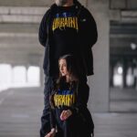 Genka Instagram - Kui sōbrad paluvad, et tuleks pildistama ja asja tehakse ōige eesmärgi nimel ning ise arvad, et oled ikkagi modell, siis juhtub nii. Aga @piradosbrand “Slava Ukraini” särgid saadaval Piradose kauplusest ja kōik tulu läheb Ukraina abistamiseks #slavaukraini #pirados #fuckwar #peace 📷 @maarja.photos