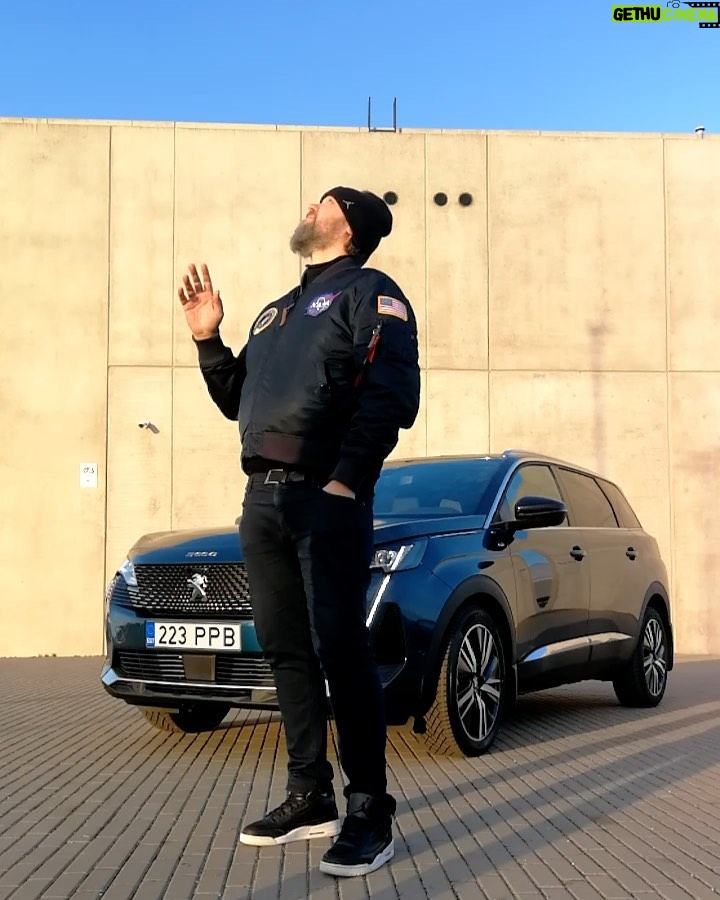 Genka Instagram - Taevast sajab kinke! Uus Peugeot 5008 GT! Aitäh Peugeot Eesti. NB! Kõige sheefim uuendus on autol night vision: timmib kõik hirved tee ääres ära (loop by @masinawark) #Peugeot5008GT #peugeoteesti #peugeot