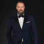 Genka Instagram - G by Errier mõõdupintsak 350€. Kingi faijale isadepäevaks. Ostulingi leiad biost. Sealt saad kinkekaardi. Iskä saab siis kohale minna, lemmik värvi kanga valida, mis pintsakuks õmmeldakse. Seda kõike enforceb Genka “G”. Nii et kõik on edaspidi suht timmis #gbyerrier #erriermen