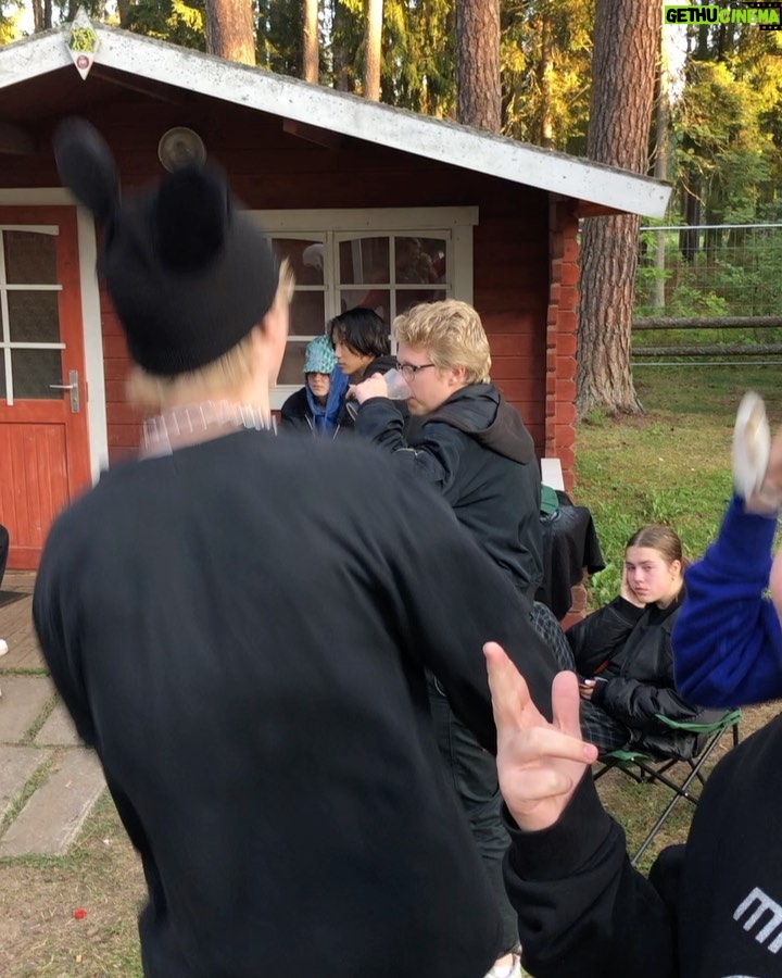 Genka Instagram - Siin EHHFi rahva riimid preili Covid19-le, kes ähvardas HipHop Festivali pekki keerata ;) Aga tõsiselt: Aitäh kõgile, kes EHHF’ist osa võtsid. Oli südantsoojendav, kuidas rahvas järgis ettekirjutusi, tänu millele ei olnud koroonal meie peole asja ja me kõik saime ka Terviseametilt kiita! See näitab, et kui me käitume kohusetundlikult, siis on ka keerulistel aegadel võimalik asju orgunnida. Muchas Gracias!!! #EHHF2020