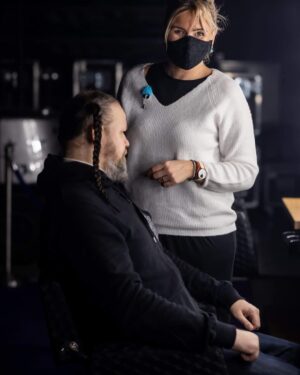 Genka Instagram - Käisin galal. Tegin sonxi, õmblesin kleidi, a kedagi polnud: kylalisi, esinejaid, fotoseina. Tanjal sama keiss. Tegime gala ainsa poseeritud paaripildi #ema2021 (📸Erlend Štaub)