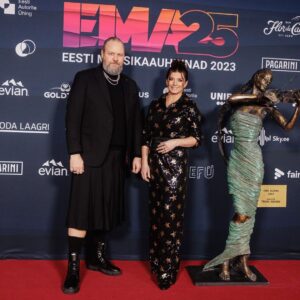 Genka Instagram - Aitäh hea peo eest! Ōnnitlused kõigile võitjatele, aga eriti Kõrvitsatele, sest neid oli eile auhinnasaajate seas neli: Harry Kõrvits, Tiit Kõrvits, Toomas Kõrvits ja Tõnu Kõrvits. Special thanx @sonymusicbaltics hostimast!