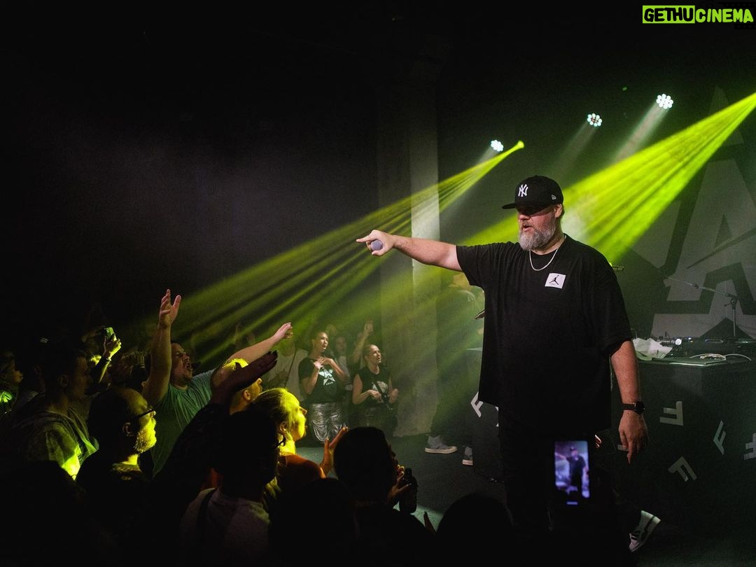 Genka Instagram - “Insert random quote from DJ Khaled” A-Rühm tänab kõiki, kes eelmisel reedel tulid plaadiesikale Teid oli palju ja vibe oli incroyable (en francais). Varsti paneme mingi galerii ka välja, et siis näeb rohkem fotosid (Pildid: Rasmus Kooskora) PS! Love võidab, hate kaotab!❤️
