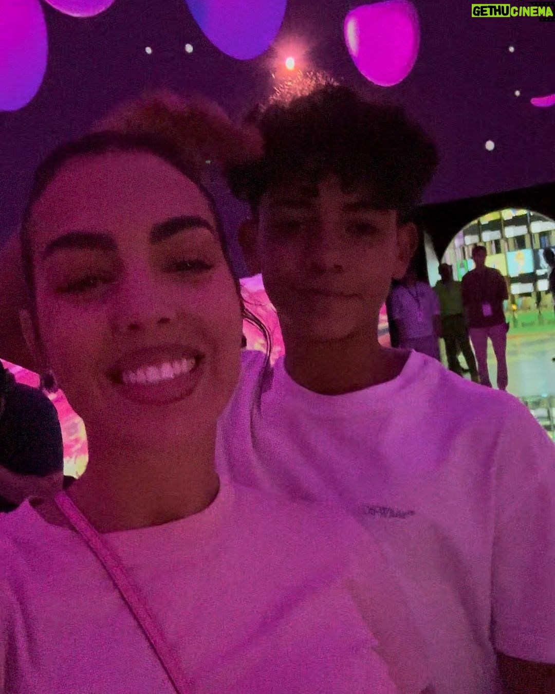 Georgina Rodríguez Instagram - Una tarde de fútbol, con lo mejor de mi vida 💝 Riyadh - Kingdom Of Saudi Arabia