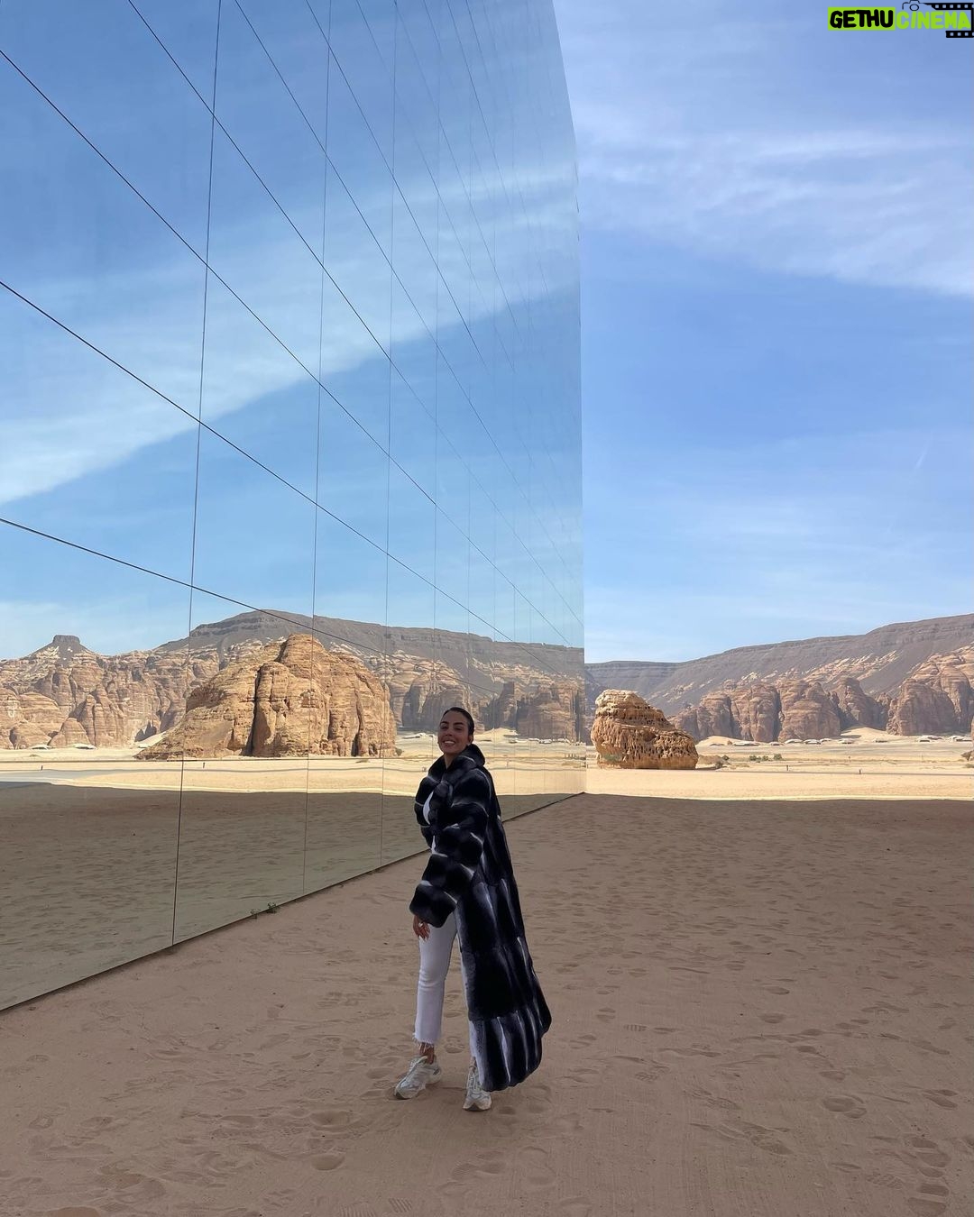 Georgina Rodríguez Instagram - AlUla feels like home 🇸🇦🧡🌅⛰️✨ @ExperienceALUla #ExperienceALUla @ALUlamoments #ALUlaMoments #ALula