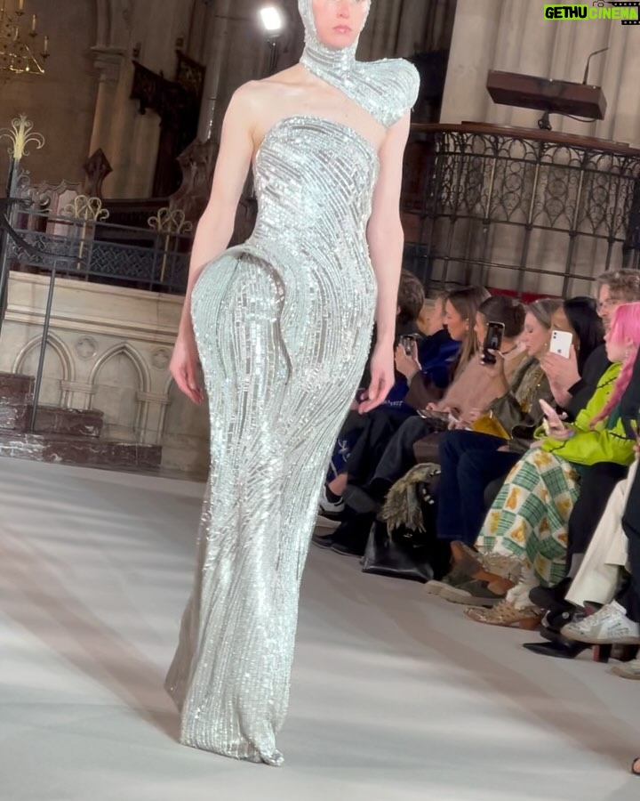 Gessica Kayane Instagram - @gauravguptaofficial #hautecouture EUZINHA E A TAMANCA 👡