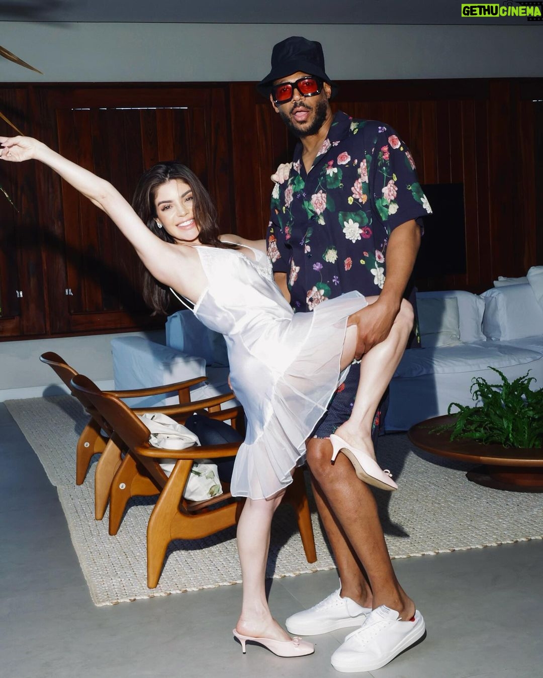 Gessica Kayane Instagram - “Olha só quem chegou das favelas de Beverly Hills…. direto pra FAROFA DA GKAAAAAYYYYY 💥💥💥 Marina Park Hotel
