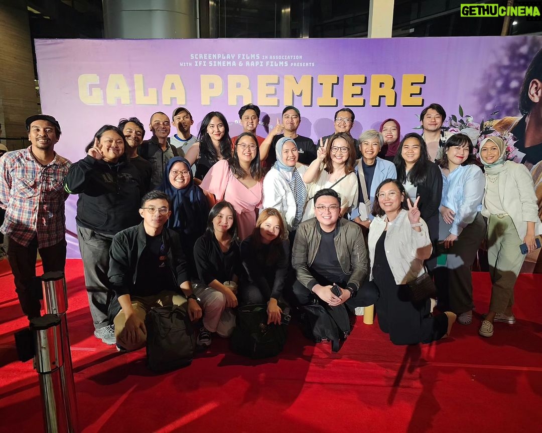 Gina S. Noer Instagram - Permisi... bangga banget akutuuu π Selamat untuk "Mohon Doa Restu"-nya @deyayu.yuliani @cassandrapcameron πππ©·π©· Premiere rasa kondangan. Another heart-felt movie directed by bang @odyharahap Juara sekali duo @mincrut @sarsehshoku π€£π tentu juga geng keluarga kocak dalam dilema "apa itu makna nikah" -- @syifahadju @jefrinichol @kikinarend @deapanendra πππ» Kayak kondangan, semalam juga enggak ketemu banyak tim @screenplayfilms_id @rapifilm Terimakasih kerjasamanya Pak Wicky & team π«ΆπΌ #mohondoarestu XXI Epicentrum, Kuningan Jakarta