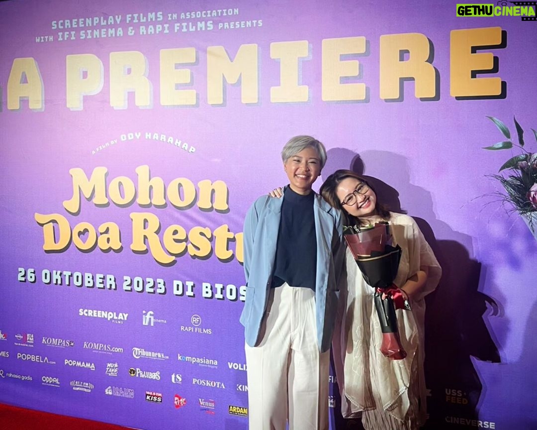 Gina S. Noer Instagram - Permisi... bangga banget akutuuu 😘 Selamat untuk "Mohon Doa Restu"-nya @deyayu.yuliani @cassandrapcameron 😍😍🩷🩷 Premiere rasa kondangan. Another heart-felt movie directed by bang @odyharahap Juara sekali duo @mincrut @sarsehshoku 🤣💜 tentu juga geng keluarga kocak dalam dilema "apa itu makna nikah" -- @syifahadju @jefrinichol @kikinarend @deapanendra 😆👍🏻 Kayak kondangan, semalam juga enggak ketemu banyak tim @screenplayfilms_id @rapifilm Terimakasih kerjasamanya Pak Wicky & team 🫶🏼 #mohondoarestu XXI Epicentrum, Kuningan Jakarta