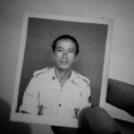 Gina S. Noer Instagram - Kita tidak bisa memilih di mana dan kapan kita lahir. Sehingga, untuk mengecek keberuntungan kita, mengasah kemanusiaan kita, tak perlu jauh-jauh mencari... lihatlah ke masa lalu keluarga kita. Siapa kakek nenek kita? Eyang dari eyang kita? Bagaimana mereka bisa bertahan saat Indonesia dijajah Belanda, Jepang, dan negara imperialis lainnya selama beratus tahun. Tragedi apa yang mereka hadapi, keberuntungan apa sehingga mereka bisa selamat, hingga kita bisa lahir dan tumbuh baik? Pada 1943, kakek saya, Ngadimin, diambil dari rumahnya di Salatiga. Saat itu usianya 13 tahun. Dia dijadikan romusha di Kalimantan Timur. Saya tak terbayang penyiksaan macam apa yang harus ia tempuh. Duka apa yang harus ia hadapi karena sejak hari itu ia putus hubungan dengan keluarganya. Kakek nenek saya dari pihak Ibu mungkin lebih beruntung. Mereka "hanya" mengungsi saat agresi Belanda dan harus menggigit ranting kayu agar gendang telinga tak pecah saat serangan terjadi Saya selalu berpikir, mengapa tragedi ratusan tahun itu bisa terjadi pada nenek moyang kita? Pada tahun-tahun itu, siapa yang mau bersuara membela? Siapa yang tahu tapi memilih diam dan abai? Mungkin karena takut kepentingannya terganggu atau karena tak peduli karena jauh di negeri orang lain? Hari ini, detik ini, saya patah hati luar biasa karena saya menyaksikan (dari layar hp ini) genosida terus terjadi di Palestina dan, di waktu bersamaan, buzzer anonim (entah untuk kepentingan siapa) secara kolektif dan sistematis membangun kebencian masyarakat atas pengungsi Rohingya di sosial media kita. Saya bingung mengapa membela kemanusiaan jadi pilihan yang rumit. Saya selalu tak habis pikir mengapa kita, sesama manusia tak sempurna ini, bisa dipecahbelah dan dimanfaatkan untuk kepentingan yang (merasa) lebih besar. Saya gelisah dunia macam apa yang akan kita wariskan untuk anak cucu nanti. Ada banyak pertanyaan di kepala saya, tapi yang jelas, sebagai manusia saya sedang merasa malu dan rapuh karena belum bisa banyak berbuat.