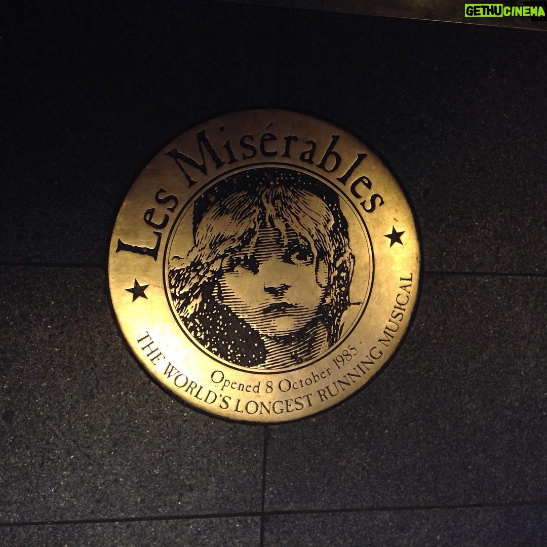 Ginebra Vega Instagram - cumplí un sueño 💖 Les Miserables - Queen's Theatre, London