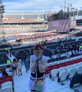 Ginebra Vega Instagram - ustedes me conocen así que se imaginarán por qué no puedo poner en palabras la noche que viví🥹🥹 taylor swift me regaló el show de mi vida<3 gracias a todas las swifties con las que compartí que le hicieron la tarde