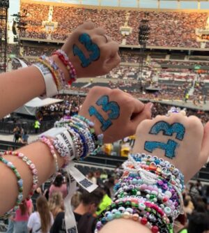 Ginebra Vega Instagram - ustedes me conocen así que se imaginarán por qué no puedo poner en palabras la noche que viví🥹🥹 taylor swift me regaló el show de mi vida<3 gracias a todas las swifties con las que compartí que le hicieron la tarde