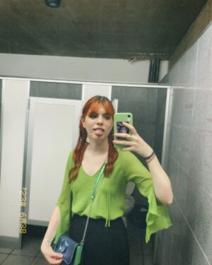 Ginebra Vega Instagram - es que me gustó el outfit🪴
(los brillitos de la cara me los pegue con ESMALTE DE UÑAS porque no tenía más pegamento de pestañas q mi profe de maquillaje no vea esto) 

pd la última foto me dio risa porque estoy tiesa pero tiesa feliz como🧍🏻‍♀️ pero 🥹